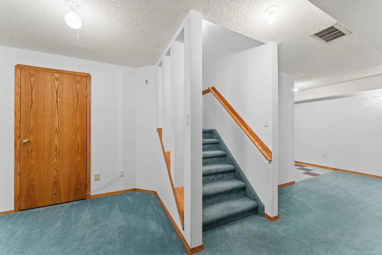 Finished basement landing and recreation area
