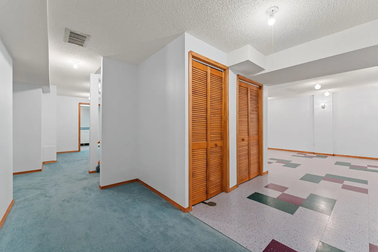 Basement den and recreation-room connection